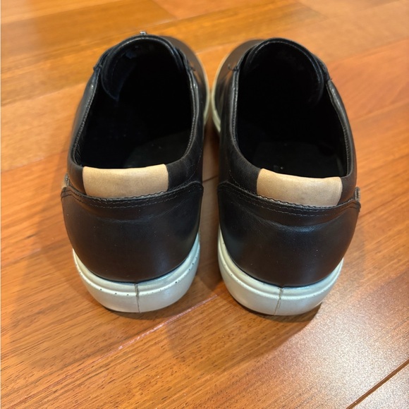 Ecco Black Leather sneakers size 9 - Picture 2 of 8